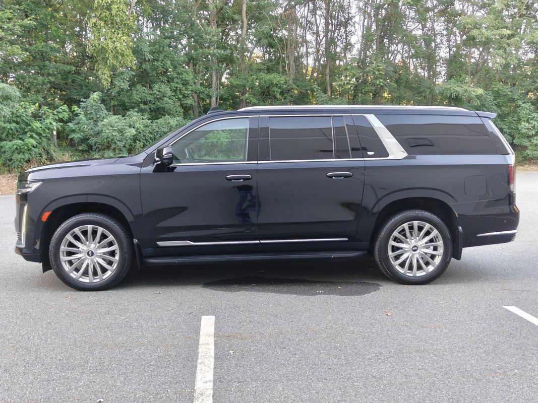 Used 2023 Cadillac Escalade ESV Premium Luxury AWD/4WD image 4