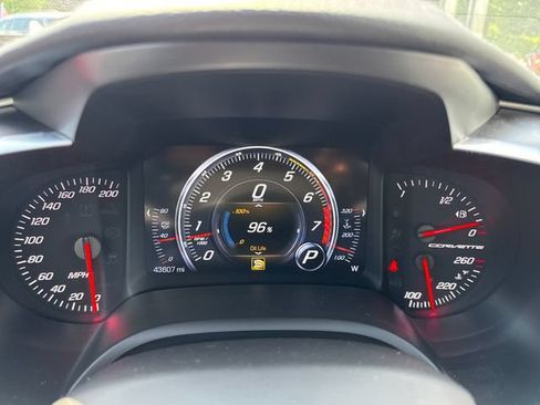Used 2019 Chevrolet Corvette Stingray Coupe w/ 1LT RWD image 18
