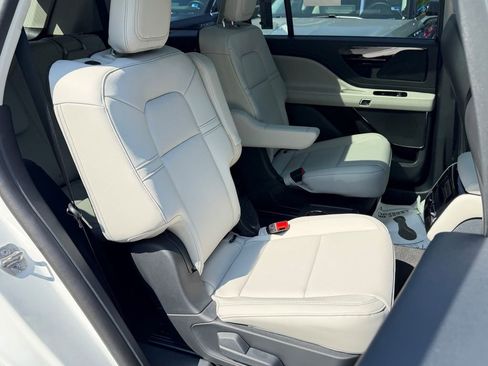 New 2026 Lincoln Aviator AWD image 8