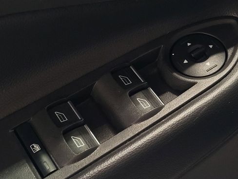 Used 2019 Ford Escape SE FWD image 27