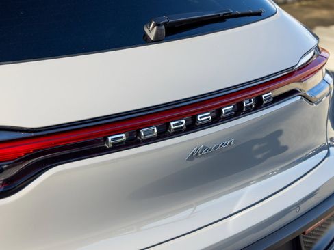 Certified 2024 Porsche Macan image 19