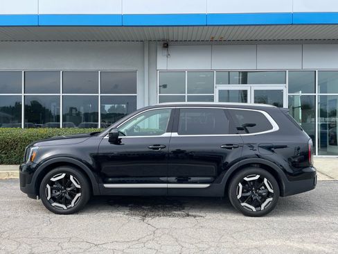 Used 2024 Kia Telluride EX w/ EX Captain's Chair Package FWD image 2