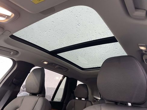 Used 2025 Volvo XC90 B5 Plus image 9