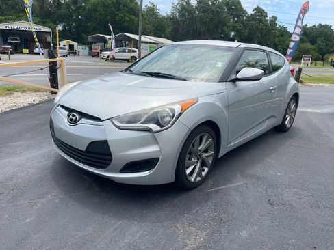 Used 2016 Hyundai Veloster FWD image 3