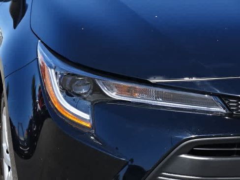Used 2025 Toyota Corolla LE FWD image 5