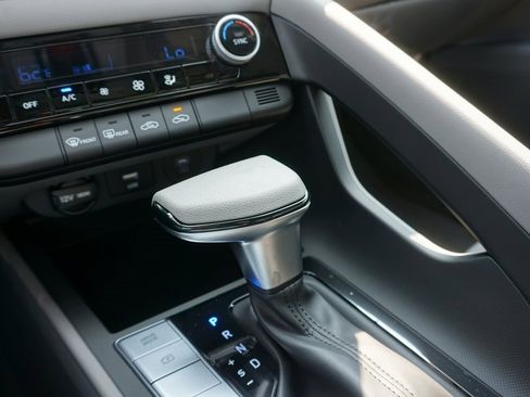 Used 2024 Hyundai Elantra SEL image 16