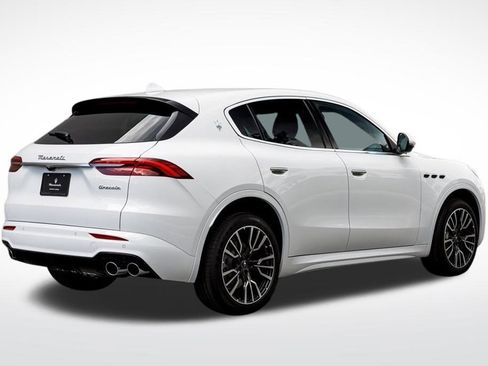 New 2025 Maserati Grecale GT image 5