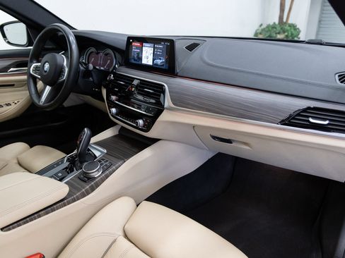 Used 2017 BMW 540i RWD image 13
