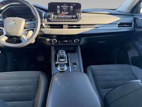 Used 2024 Mitsubishi Outlander SE image 11