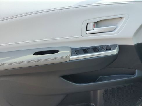 New 2025 Toyota Sienna LE image 18