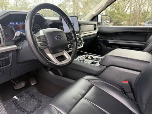 Used 2024 Ford Expedition XLT image 21