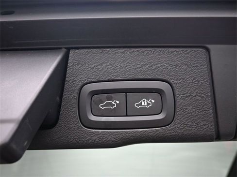 Used 2023 Volvo XC60 B5 Plus w/ Protection Package image 32