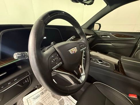 Used 2023 Cadillac Escalade ESV Premium Luxury image 13