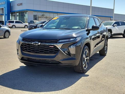 Used 2025 Chevrolet Trax RS w/ Sunroof Package image 4