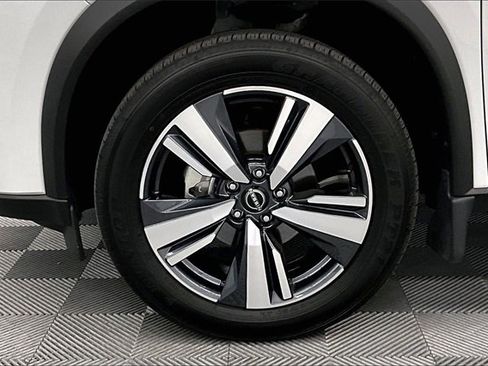 Used 2024 Nissan Rogue SL w/ SL Premium Package image 8