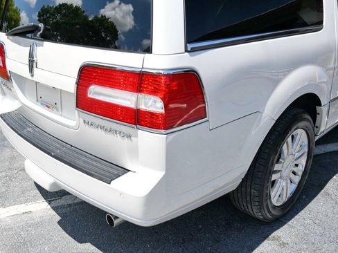 Used 2014 Lincoln Navigator L 2WD image 29
