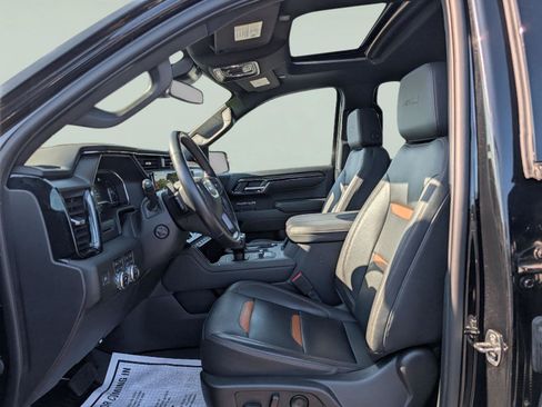 Used 2023 GMC Sierra 1500 AT4 w/ AT4 Premium Package AWD/4WD image 9