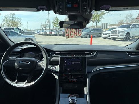 Used 2025 Jeep Grand Cherokee Altitude image 35