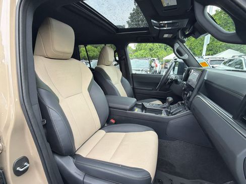 Used 2025 Lexus GX 550 AWD/4WD image 15