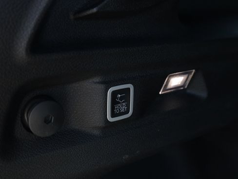 Used 2024 Jeep Grand Cherokee L Limited w/ Luxury Tech Group II image 17