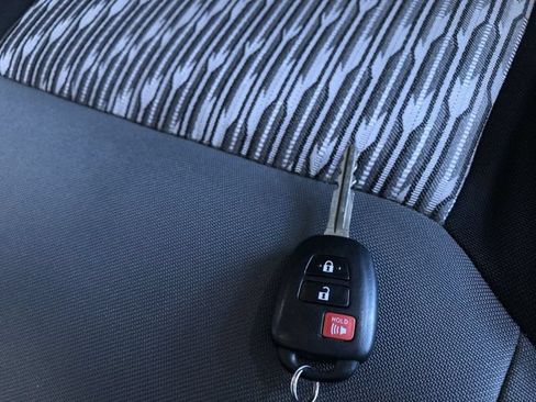Certified 2019 Toyota Tundra SR5 AWD/4WD image 25