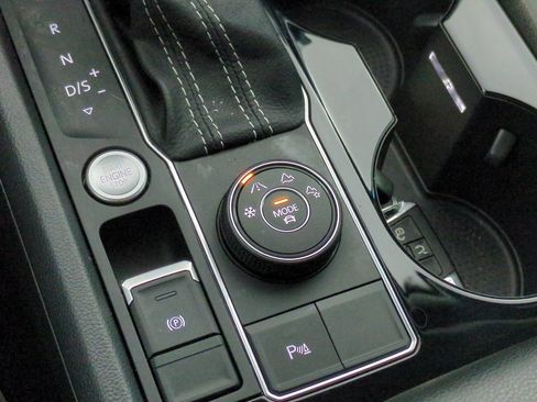 Used 2023 Volkswagen Atlas SEL R-Line AWD/4WD image 32