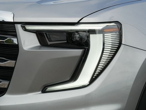 Used 2026 GMC Acadia Elevation w/ Elevation Premium Package AWD/4WD image 16