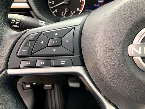 Used 2024 Nissan Altima 2.5 SV image 23