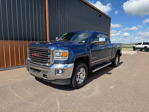 Used 2019 GMC Sierra 2500 SLT AWD/4WD image 2