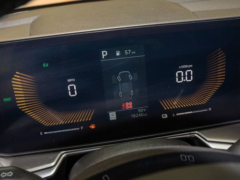 Certified 2025 Kia Sorento EX image 18