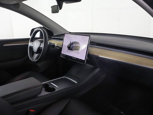 Used 2023 Tesla Model Y Long Range image 29