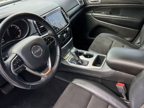 Used 2021 Jeep Grand Cherokee Laredo X image 12