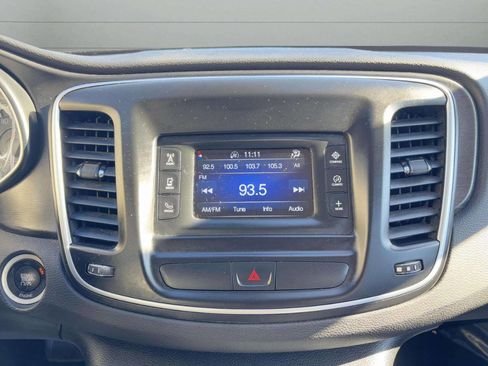 Used 2015 Chrysler 200 Limited image 22