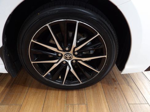 Used 2023 Toyota Camry SE w/ Cold Weather Package image 4