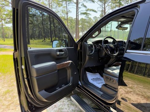 Used 2021 Chevrolet Silverado 1500 High Country w/ Technology Package AWD/4WD image 11