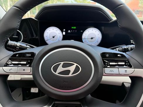 New 2025 Hyundai Elantra Limited image 25