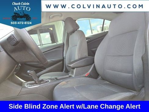 Used 2019 Chevrolet Cruze LT w/ Convenience Package FWD image 9