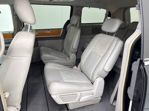 Used 2010 Chrysler Town & Country Limited w/ Entertainment Group #3 image 25