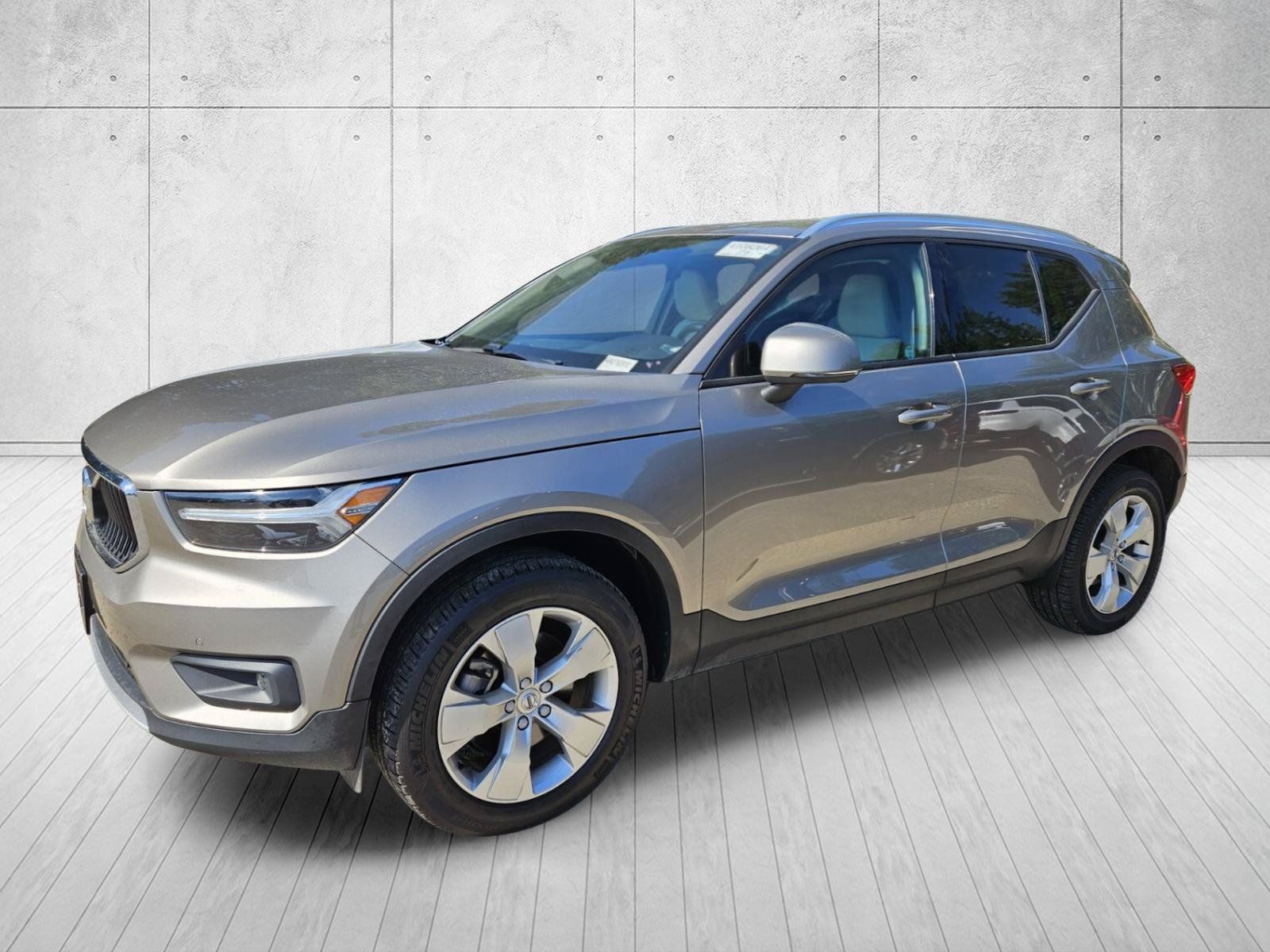 Used 2022 Volvo XC40 T5 Momentum AWD/4WD image 6