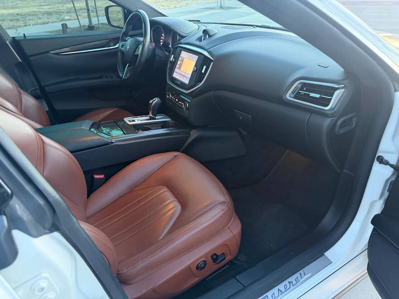 Used 2015 Maserati Ghibli RWD image 15