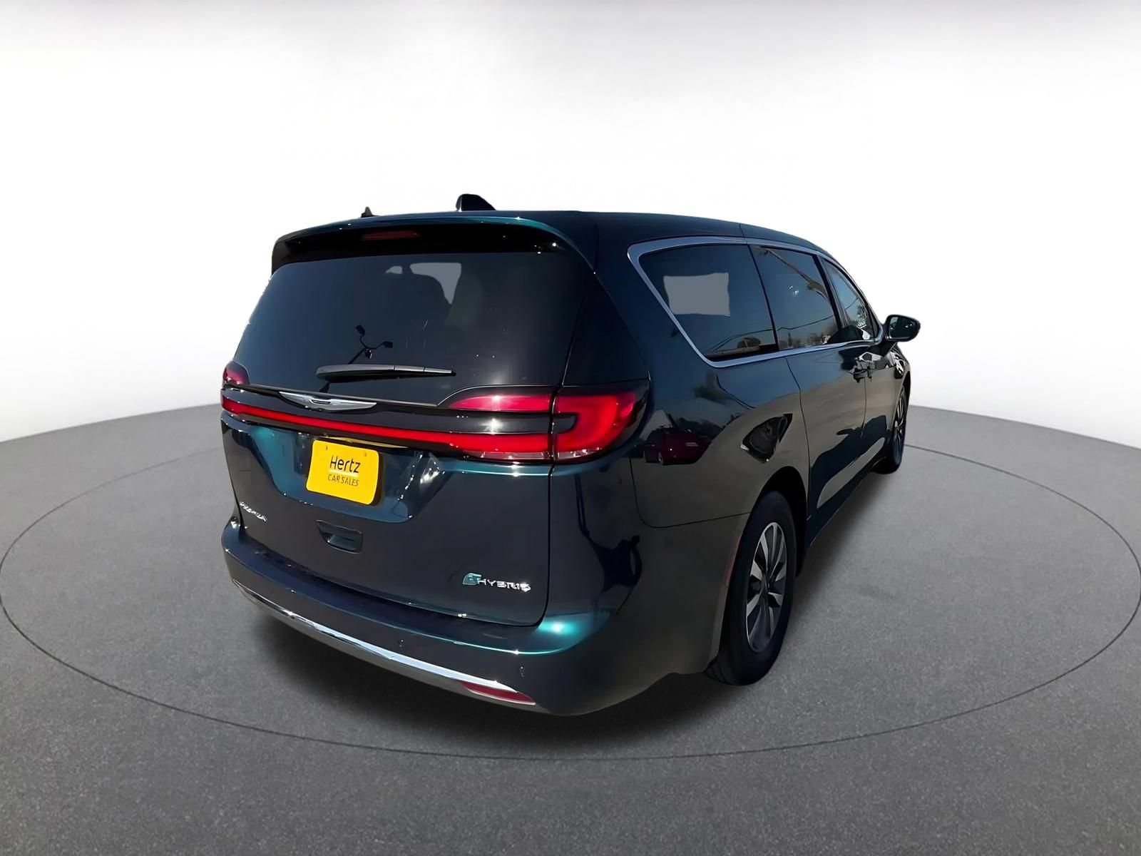 Used 2023 Chrysler Pacifica Touring-L FWD image 13