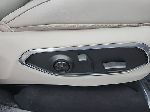 Used 2023 Jeep Wagoneer Series III w/ Preferred Equipment Group image 17