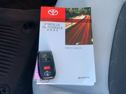 Used 2025 Toyota Corolla SE image 9