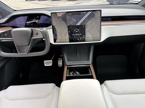 Used 2022 Tesla Model X image 29