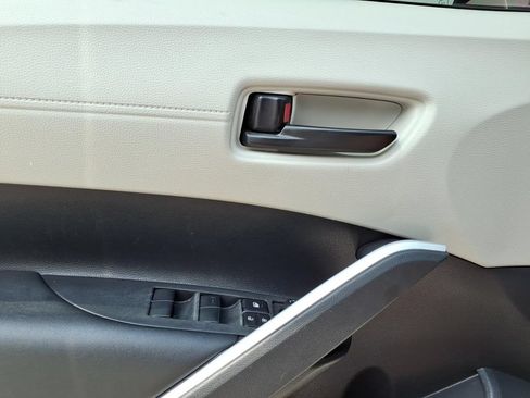 Used 2024 Toyota Corolla Cross L FWD image 12