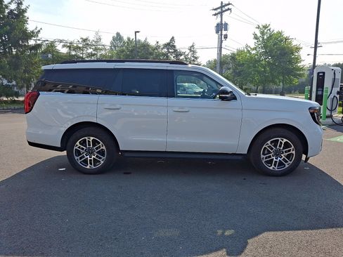 Certified 2025 Ford Expedition Active AWD/4WD image 4