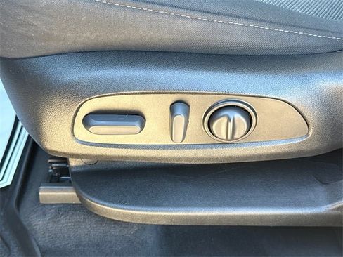 Used 2023 Chevrolet Traverse LT image 22