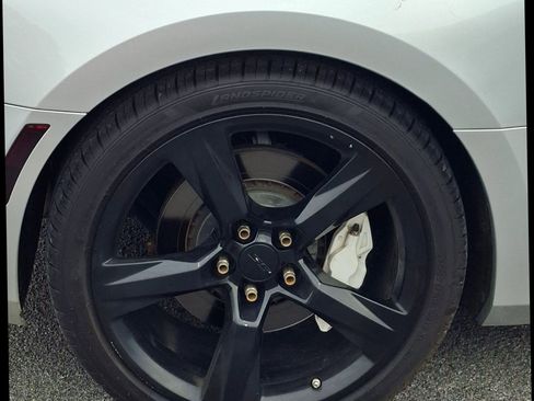 Used 2016 Chevrolet Camaro SS RWD image 15