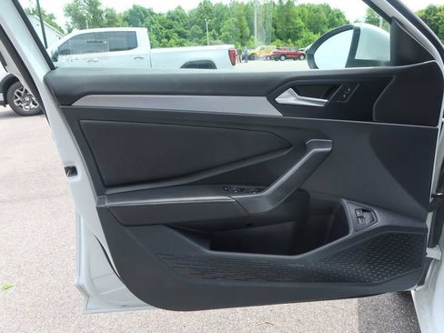 Used 2023 Volkswagen Jetta SE FWD image 21