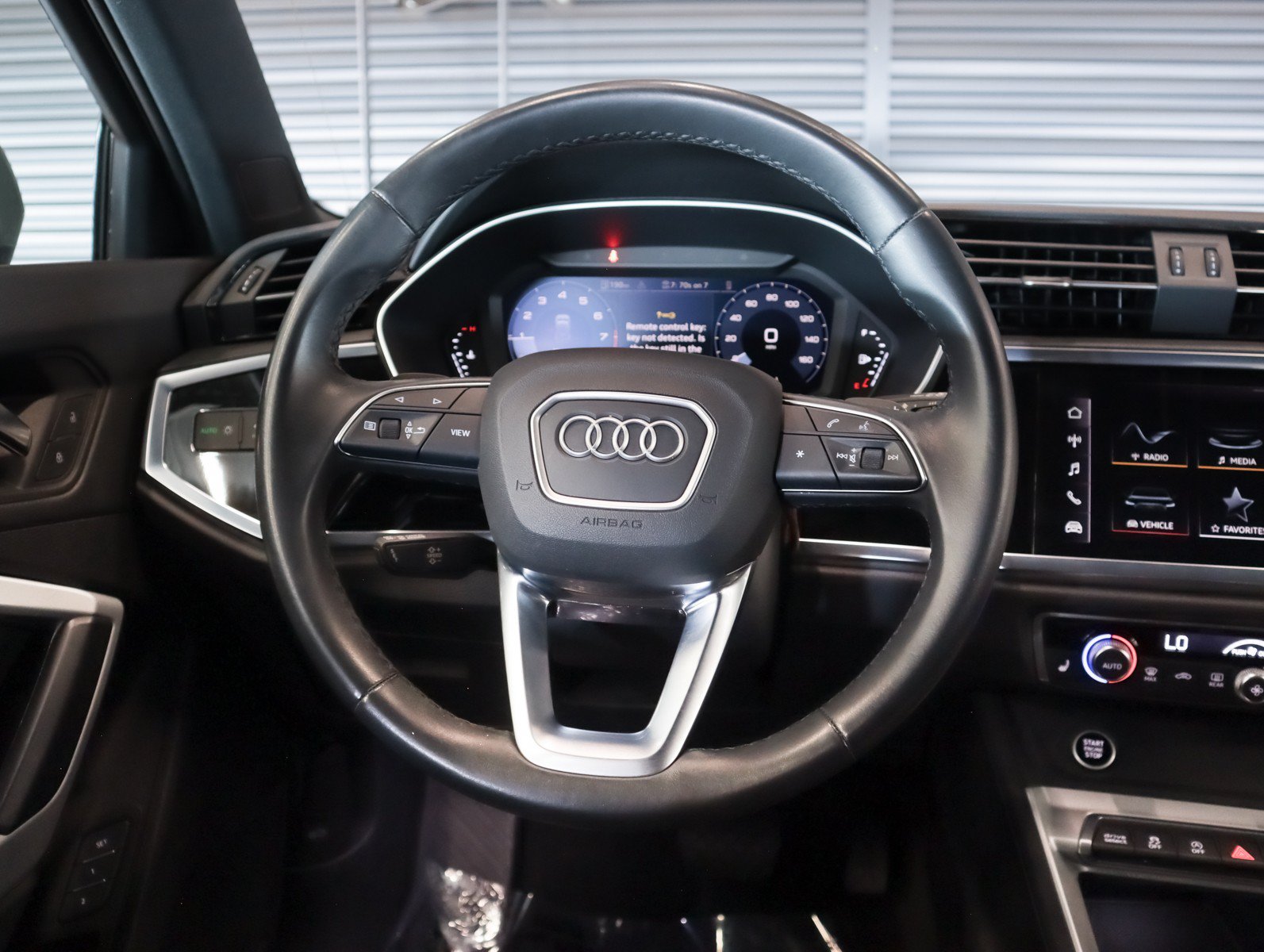 Used 2023 Audi Q3 2.0T Premium w/ Convenience Package AWD/4WD image 18